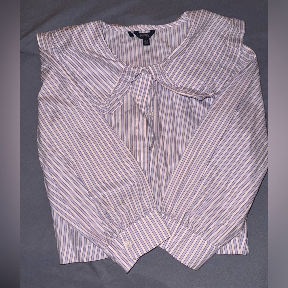 Elegant buttoned top